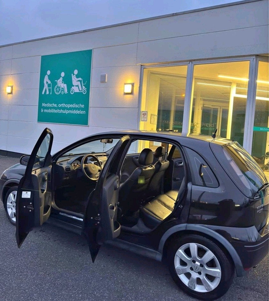 TE KOOP OPEL CORSA 1.2i / AIRCO / AUTOMAAT, Auto's, Zwart, 1199 cc, Airbags, Zwart