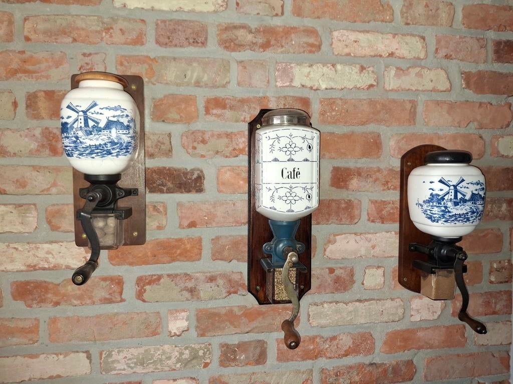 3 oude koffiemolens, Ophalen