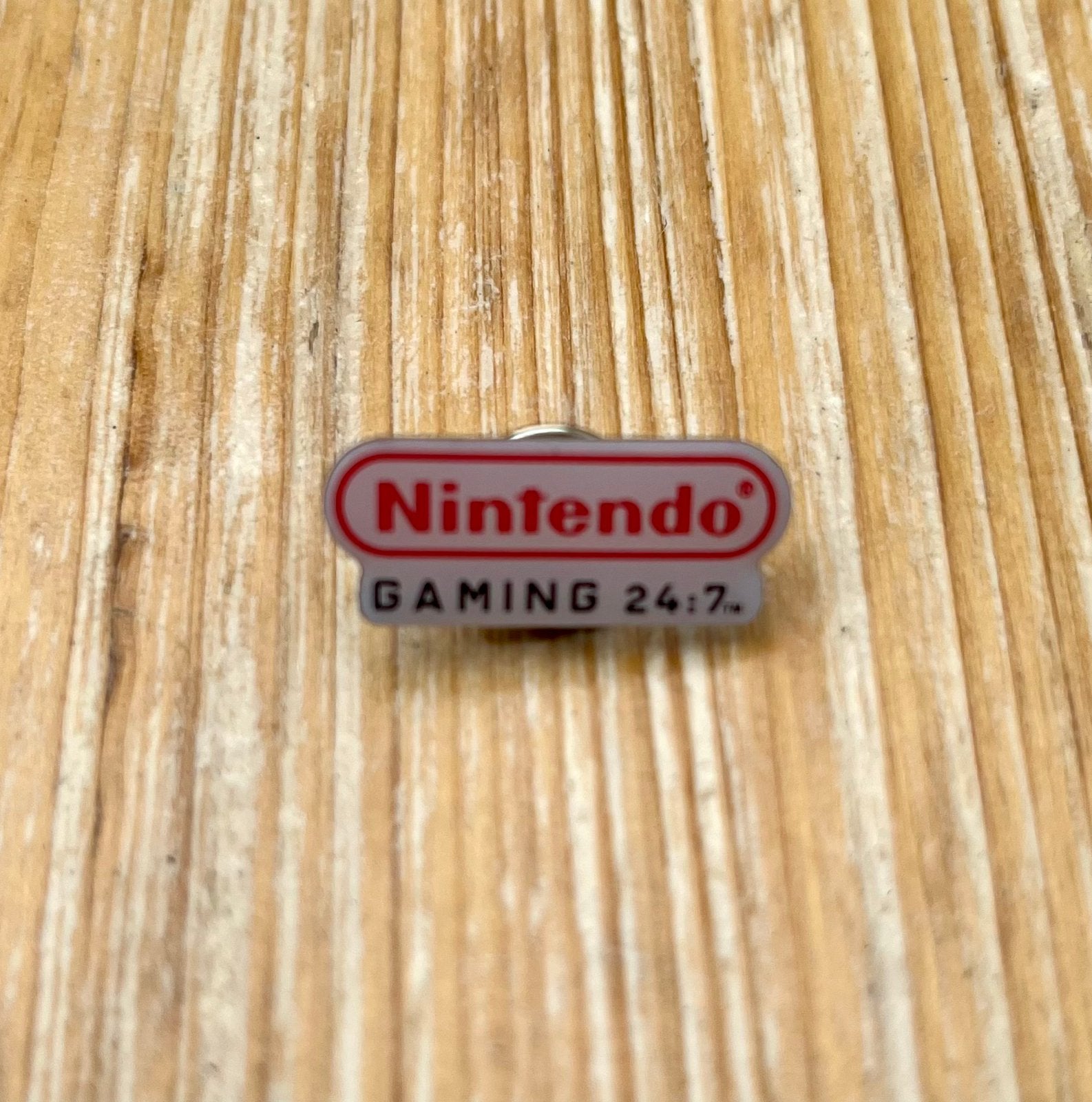 Jeux Nintendo 24:7. Épinglette, Collections, Broches, Pins & Badges, Enlèvement ou Envoi, Comme neuf, Bouton