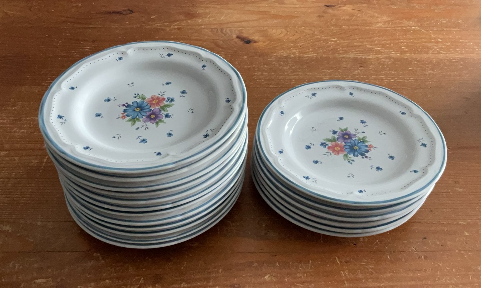 Provincial Bouquet Thailand: borden 17,5cm, Huis en Inrichting, Keuken | Servies, Ophalen, Gebruikt, Bord(en)