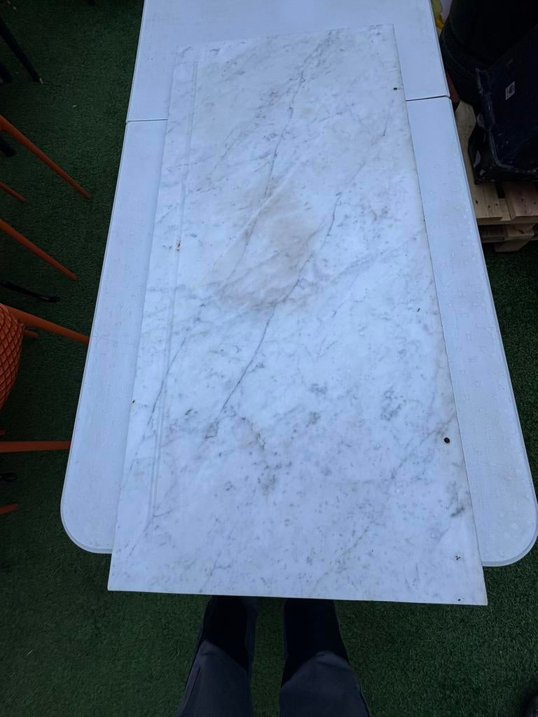 Ancien marbre de lavabo, Enlèvement