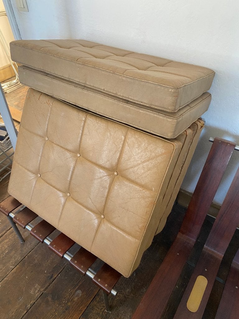 Artifort F416 fauteuils, ontworpen door Kho Liang Ie, Enlèvement