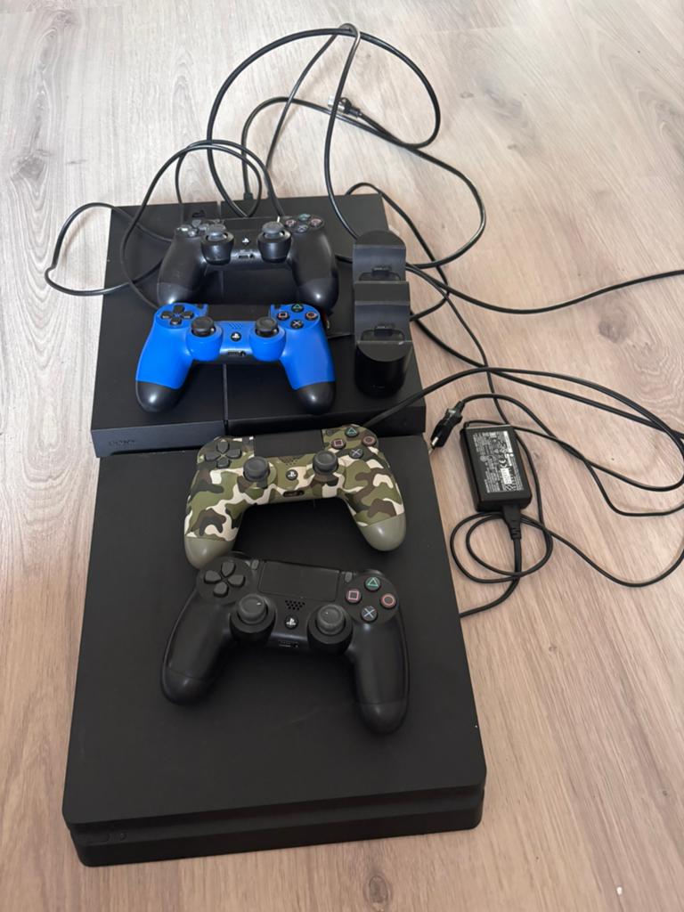 ps4 x 2 met 4 controlers+ controler station, Ophalen, Gebruikt, 1 TB, Met 3 controllers of meer
