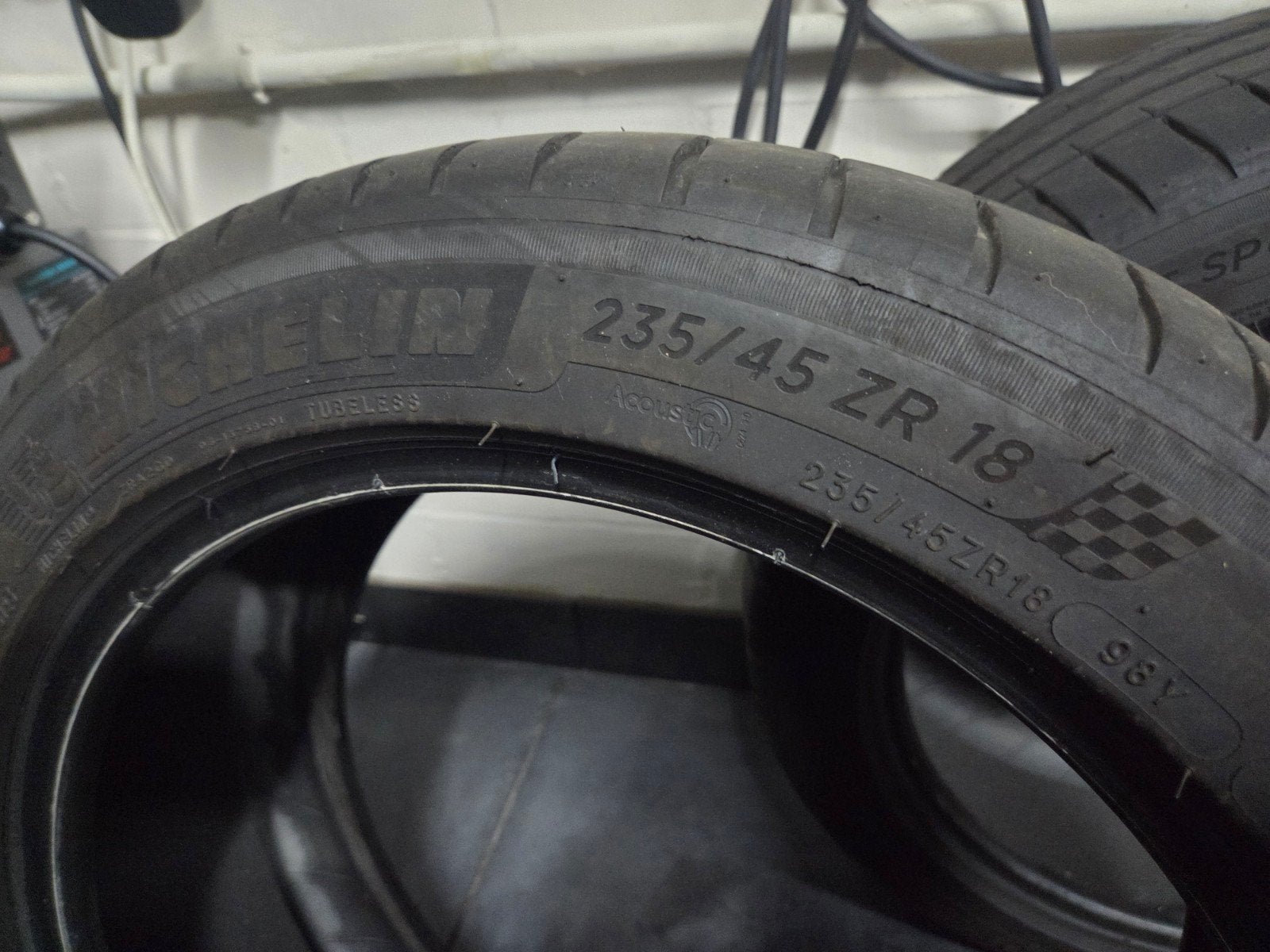 2 Banden Michelin Pilot Sport 235/45 ZR 18 voor Tesla mod. 3, Autos : Divers, Pièces de sport automobile, Enlèvement