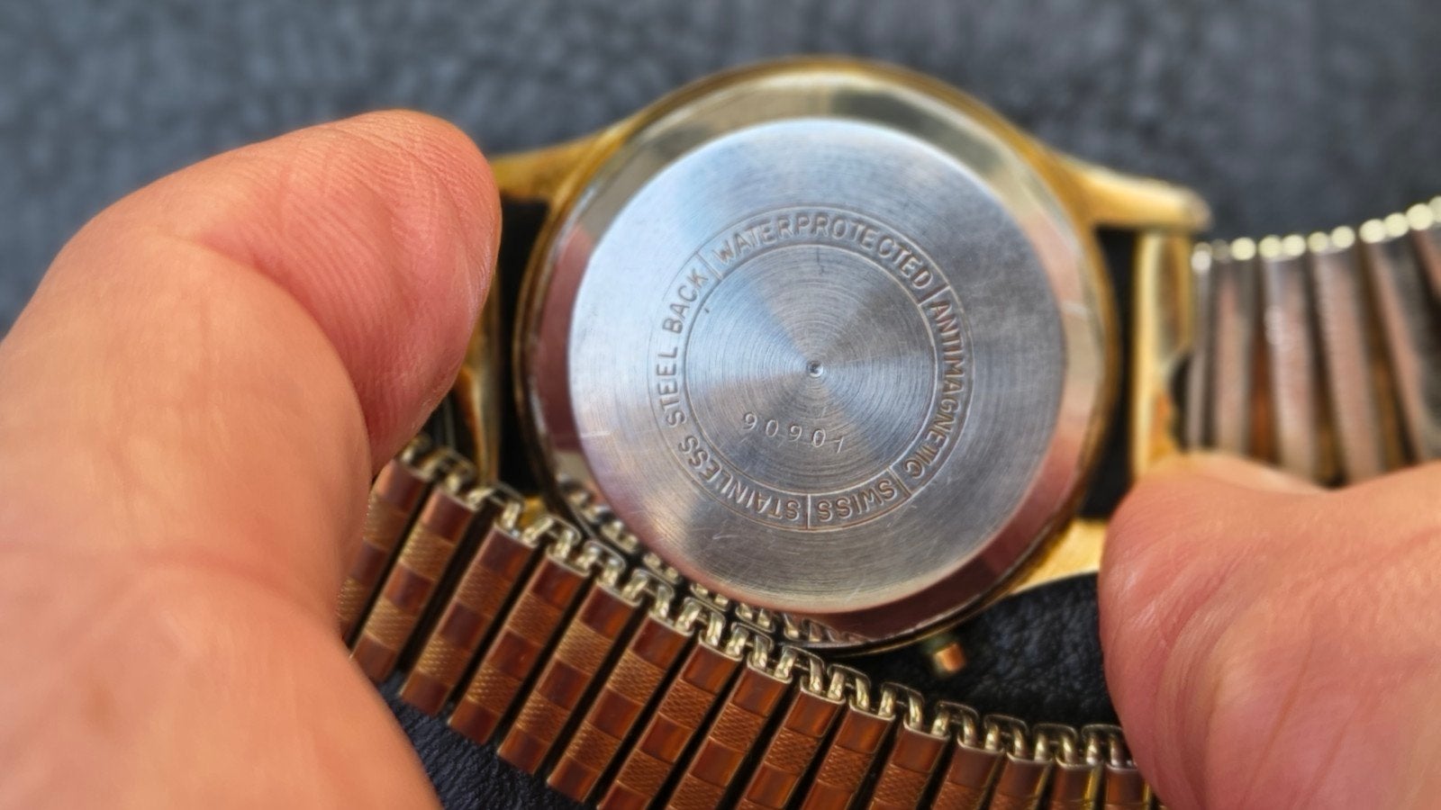 Chronographe homme plaqué or Helbi, Enlèvement