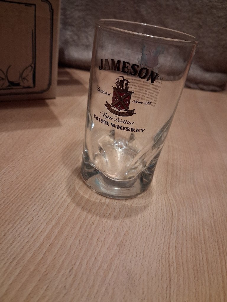 Glazen Whiskey., Collections, Enlèvement