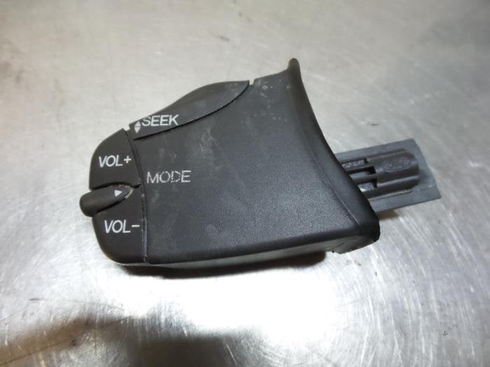 Commande radio volant d'un Ford Fiesta (Fiesta 02-), -, -, -, Enlèvement ou Envoi