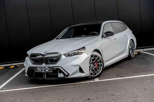 BMW M5 Touring | ACC | B&W | PANO | 360 | TREKHAAK | FULL, Auto's, BMW, Automaat, 4395 cc, Overige brandstoffen, Bedrijf