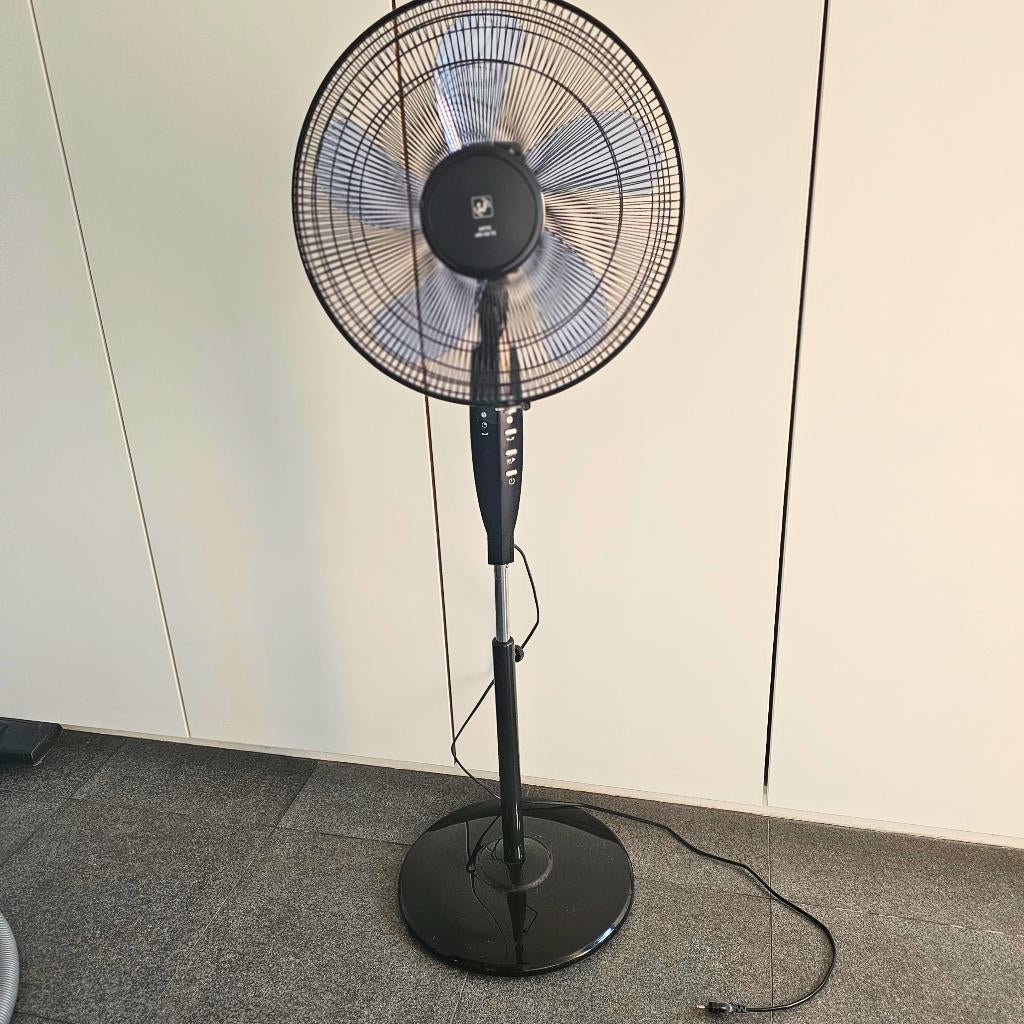 Krachtige zwarte ventilator met afstandsbediening, Electroménager, Ventilateurs, Enlèvement, Ventilateur avec télécommande, Comme neuf