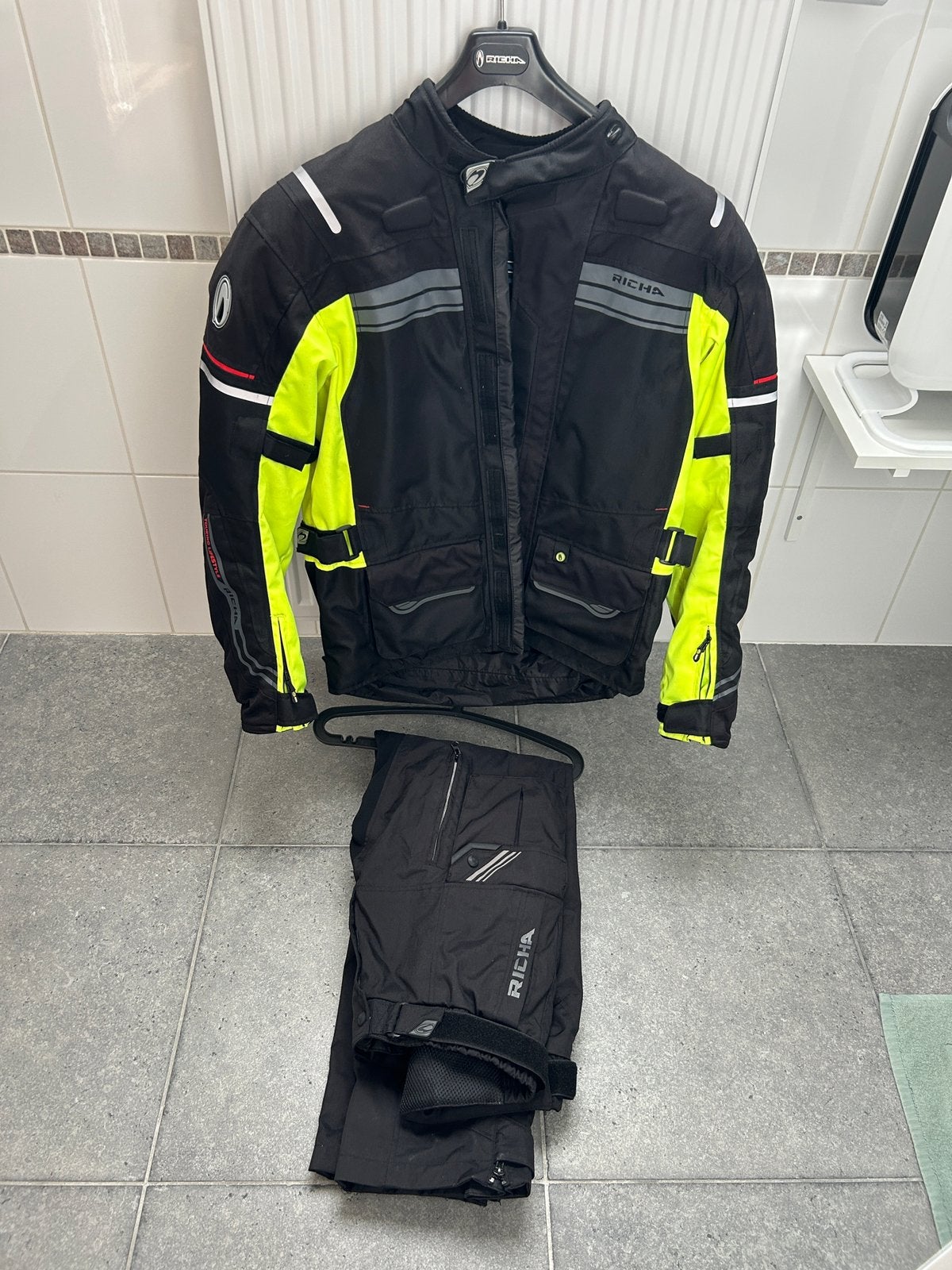 Motorvest en motorbroek Richa maat L, Motoren, Ophalen