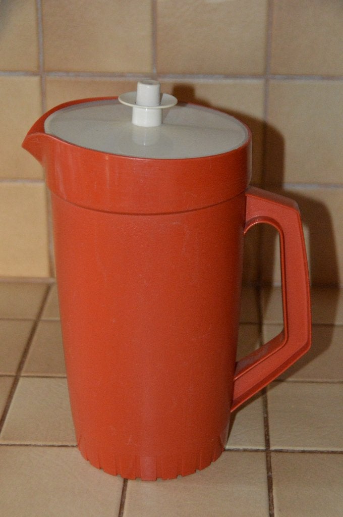Tupperware Grand pichet 2L Hermétique paprika Très Bon Etat!, Hermétique, Enlèvement ou Envoi, Comme neuf, Autres types