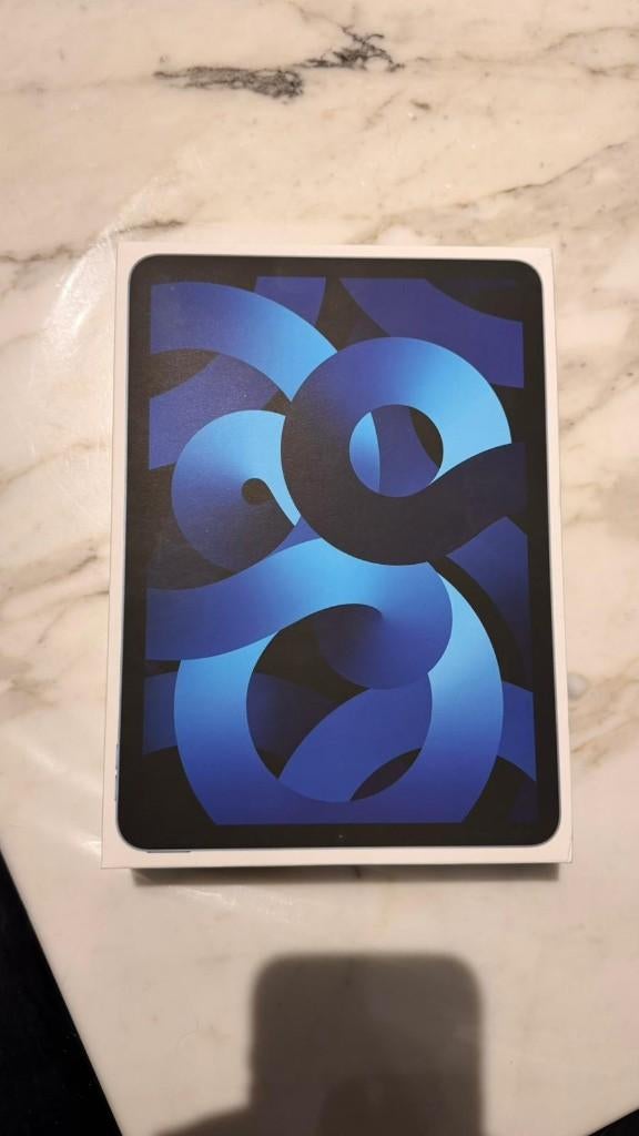 iPad Air 5 (2022) 64GB Blauw + Hoesjes, 11 pouces, Apple iPad Air, Comme neuf, Enlèvement
