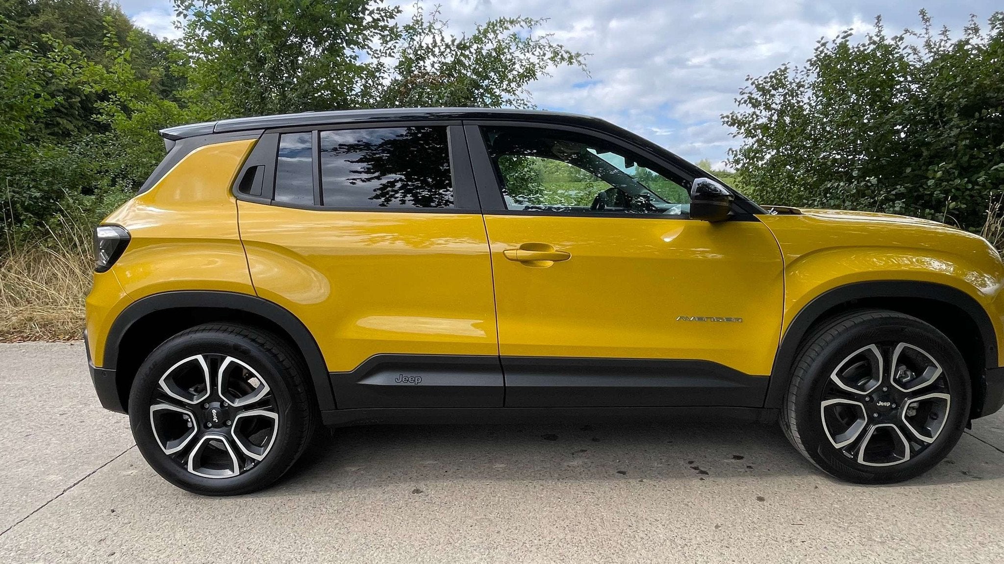 Jeep Avenger 51 kw Summit Véhicule neuf immatriculé par Je, Autos, Jeep, Achat, 156 ch, Jaune, Commande vocale