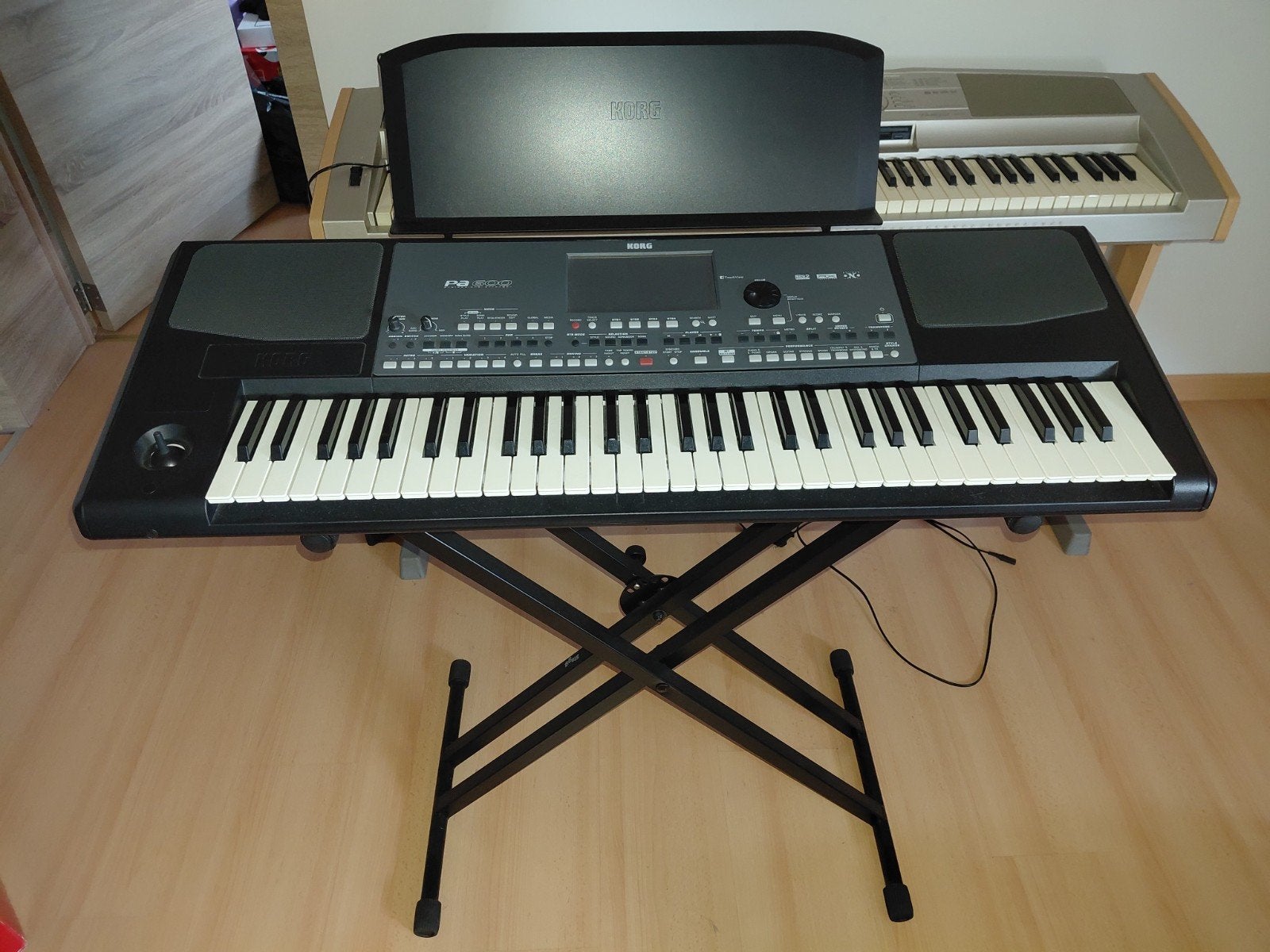 korg pa600, Enlèvement, Korg, Avec pied