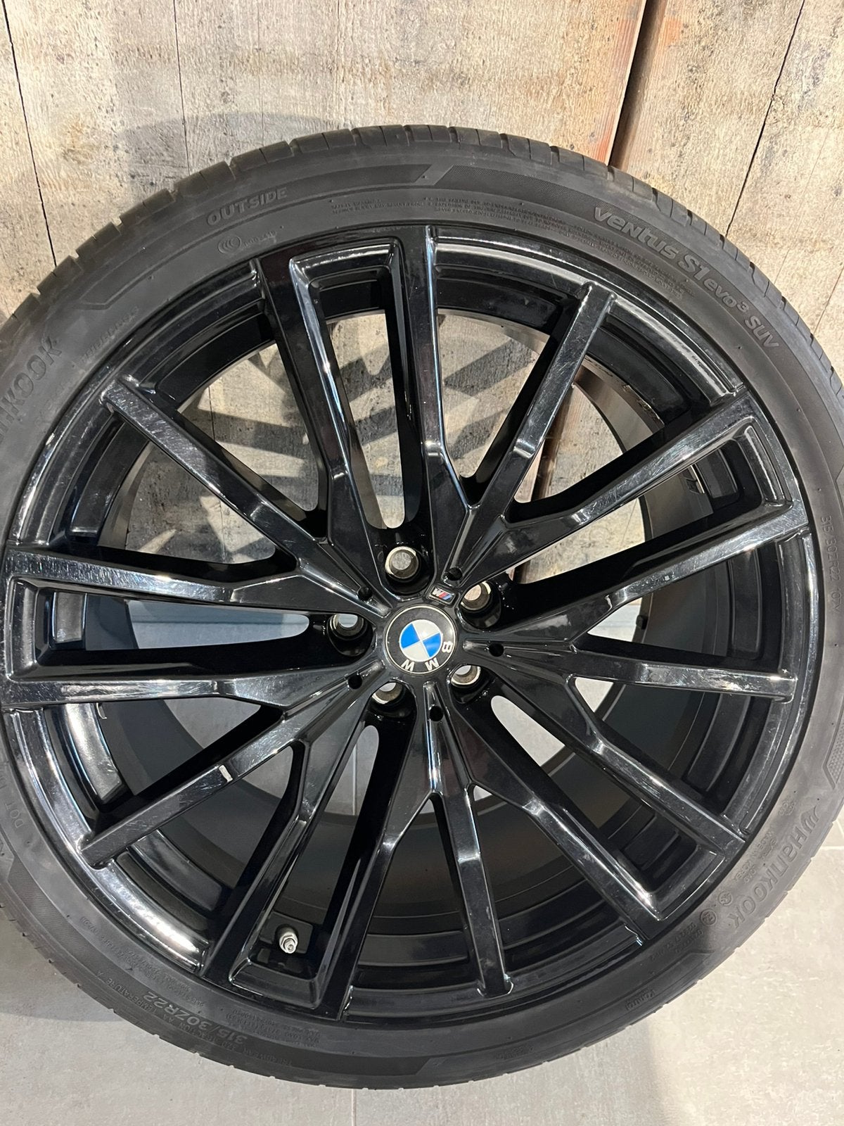 Jantes sport BMW 22 pouces d'origine avec pneus, Autos : Pièces & Accessoires, Pneus & Jantes, Enlèvement, Autres dimensions, Pneu(s)