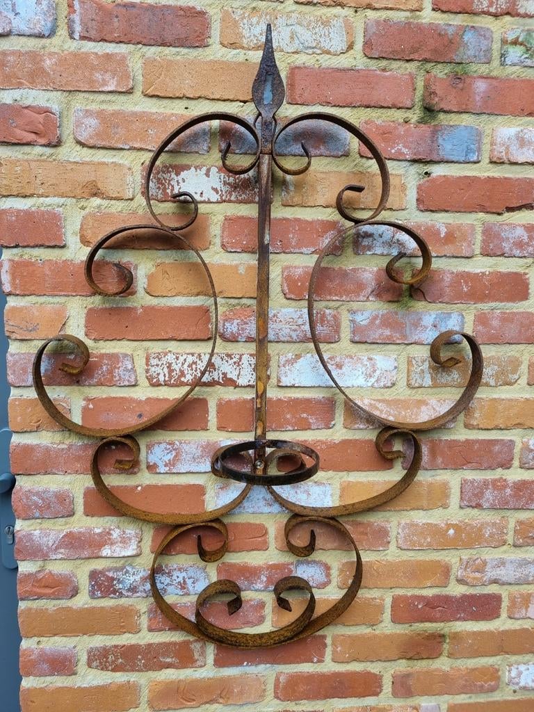 Muur ornament met bloempot houder in geroest ijzer, Tuin en Terras, Ophalen