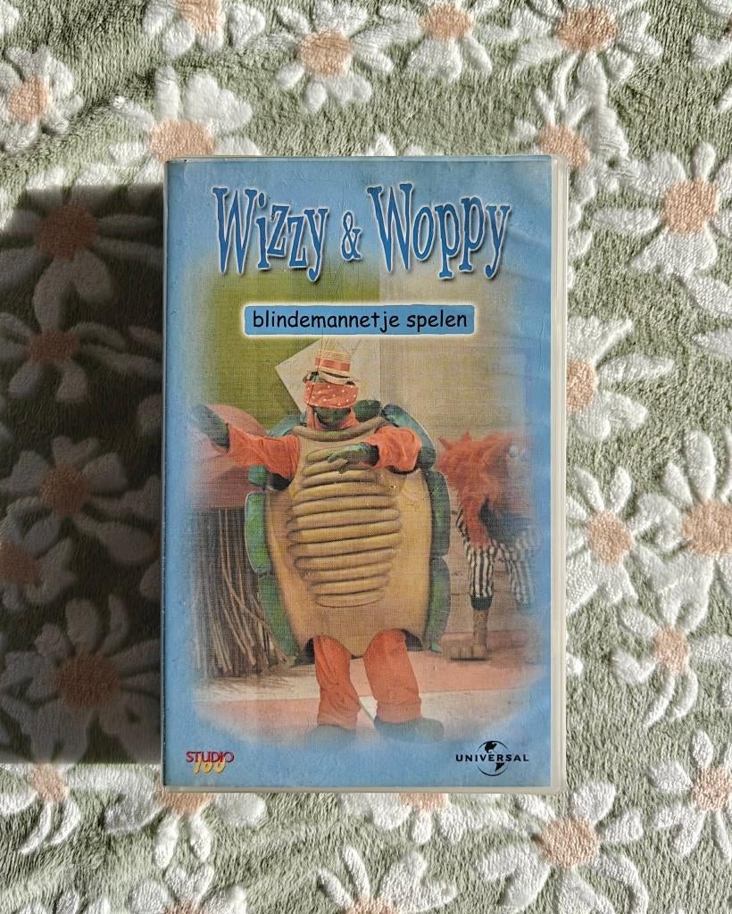 VHS - Wizzy & Woopy - Blindemannetje spelen - Vintage - €5, Cd's en Dvd's, VHS | Film, Gebruikt, Nederlandstalig, Alle leeftijden
