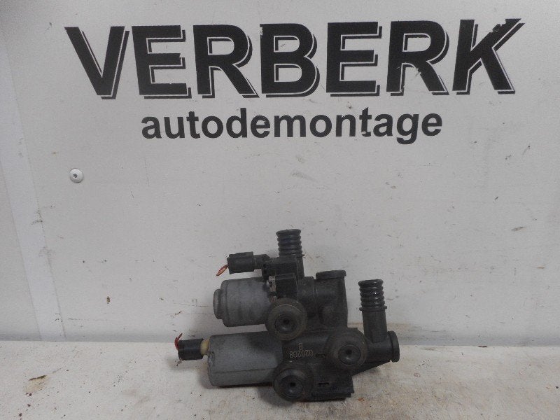 RADIATEUR SOUPAPE ELECTRIQUE BMW 3 serie Compact (E46 / 5), Utilisé, BMW, Petuelring 130
80809  München, DE, Bayerische Motoren Werke AG