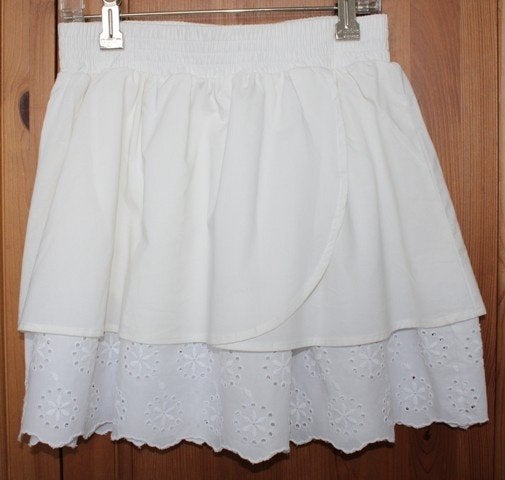 Jupe crème et blanche avec broderie – taille 10 ans / 140, Enlèvement ou Envoi, Comme neuf, Fille, Z.