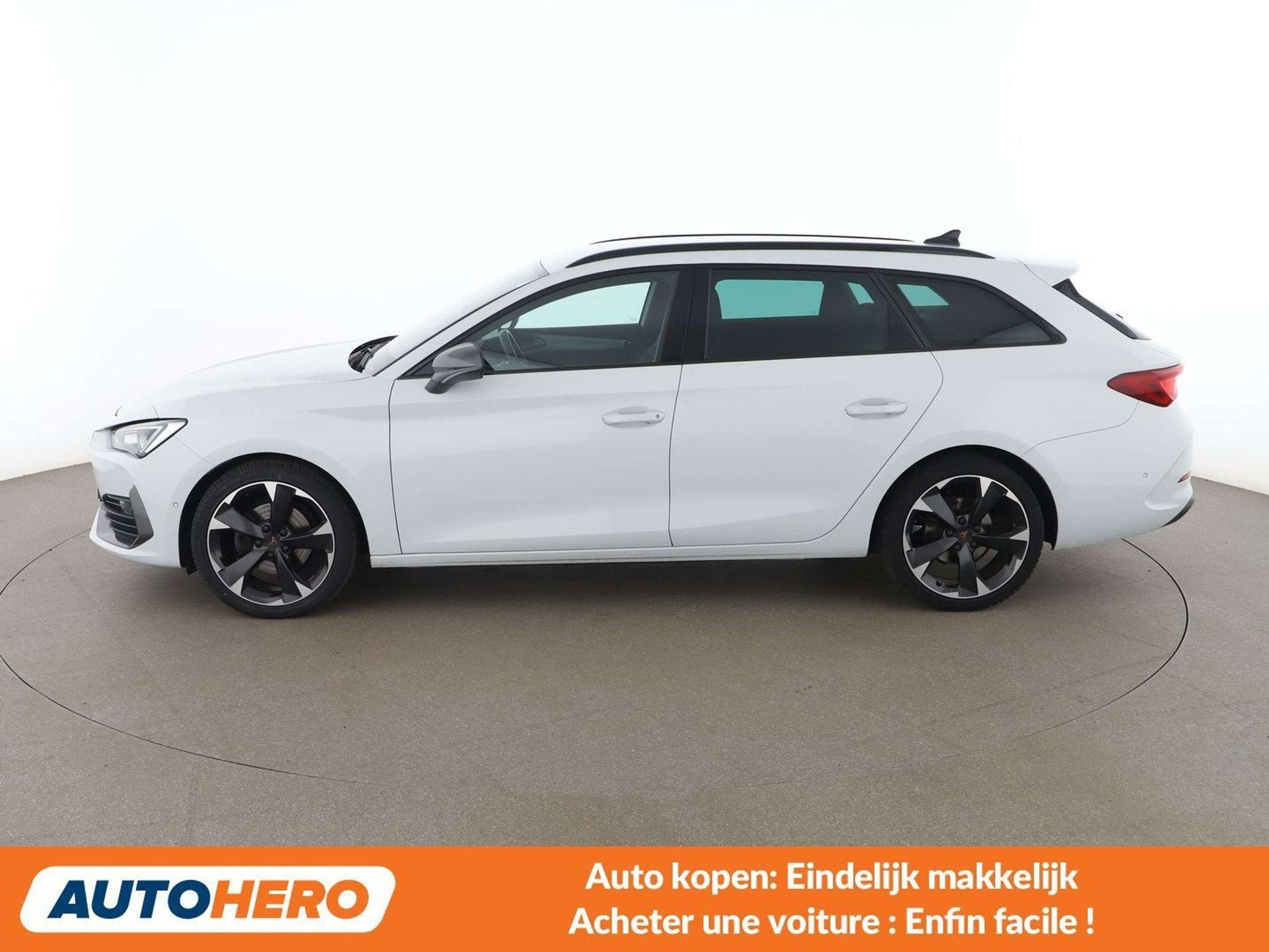 CUPRA Leon 1.5 eTSI (bj 2023, automaat), 1441 kg, Stof, Leon, Wit