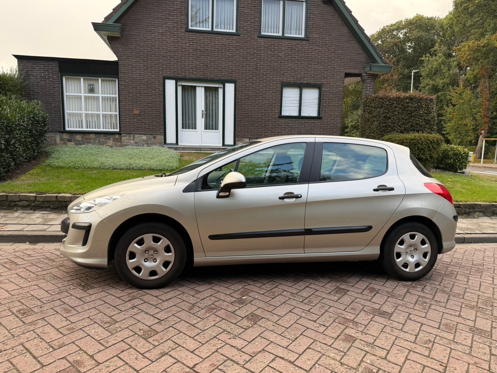 Peugeot 308, 1.4i benzine 024300km 1ste eig gekeurd carpass, https://public.car-pass.be/vhr/271e64c9-9bab-4a75-bc73-ecd34ec887ae