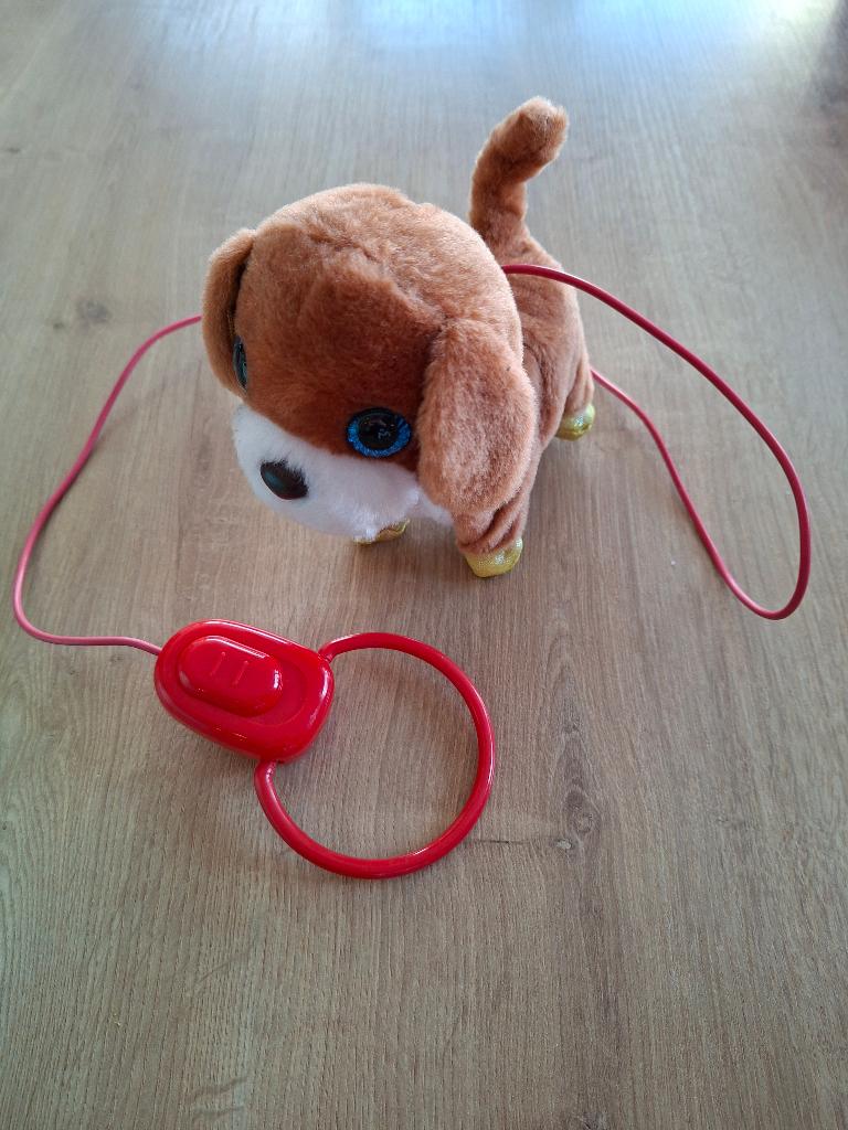 Wandelend en blaffend hondje speelgoed, Kinderen en Baby's, Speelgoed | Knuffels en Pluche, Ophalen of Verzenden, Gebruikt, Hond