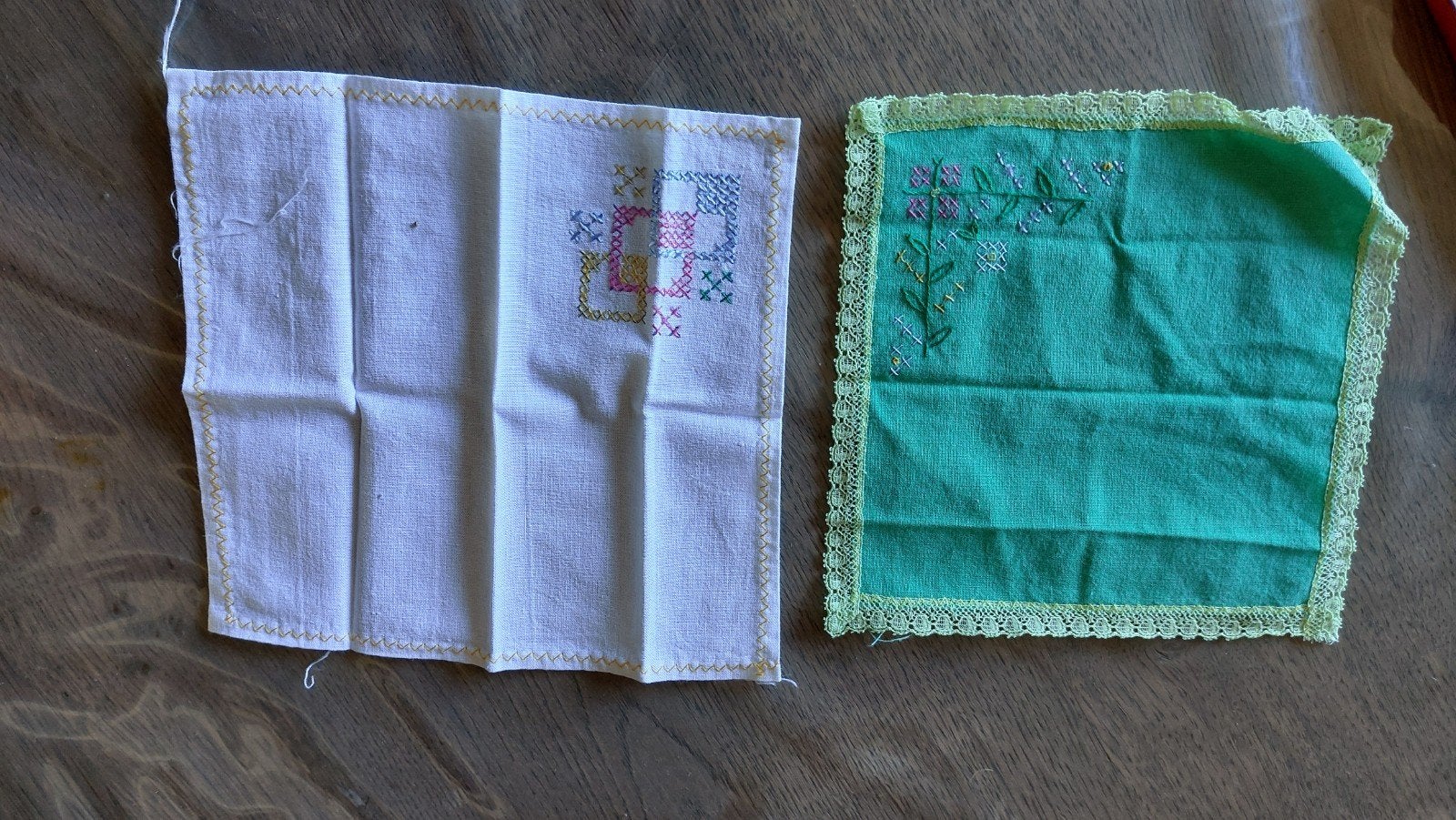Ensemble de 2 napperons vintage