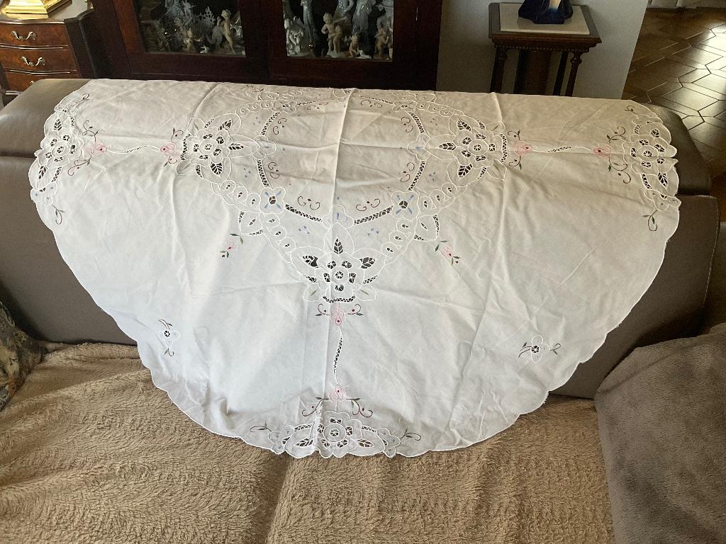 Geborduurd tafelkleed rond, Ophalen of Verzenden, Gebruikt, Rond