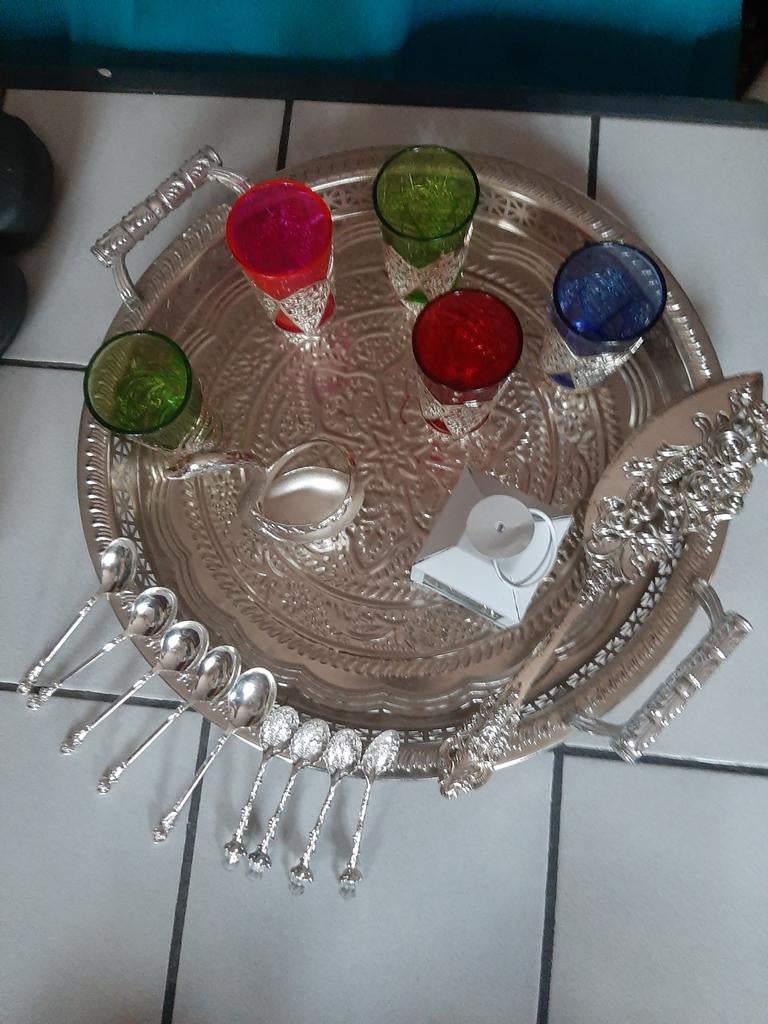 Grand plat : 5 tasses à thé, 2 cuillerées d'emporte-pièce en, Maison & Meubles, Accessoires pour la Maison | Plataux & Paniers