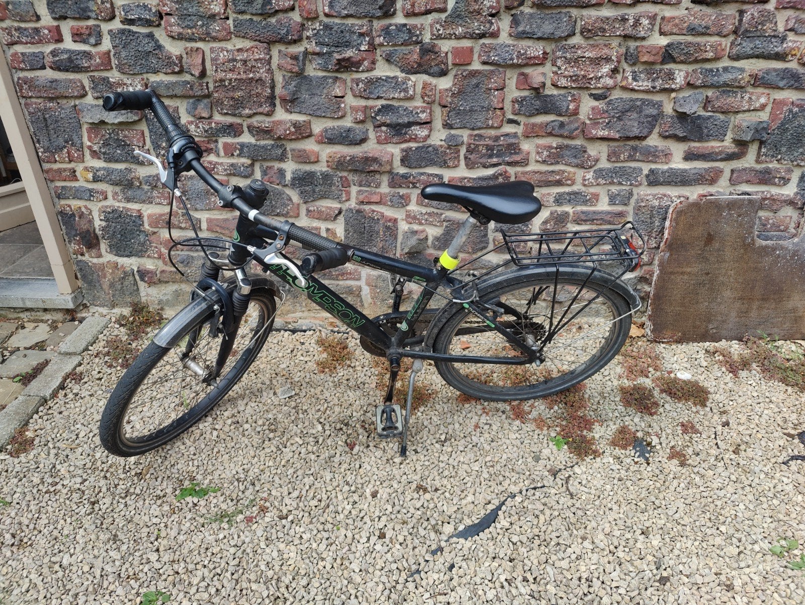 Thompson, Vélos & Vélomoteurs, Enlèvement