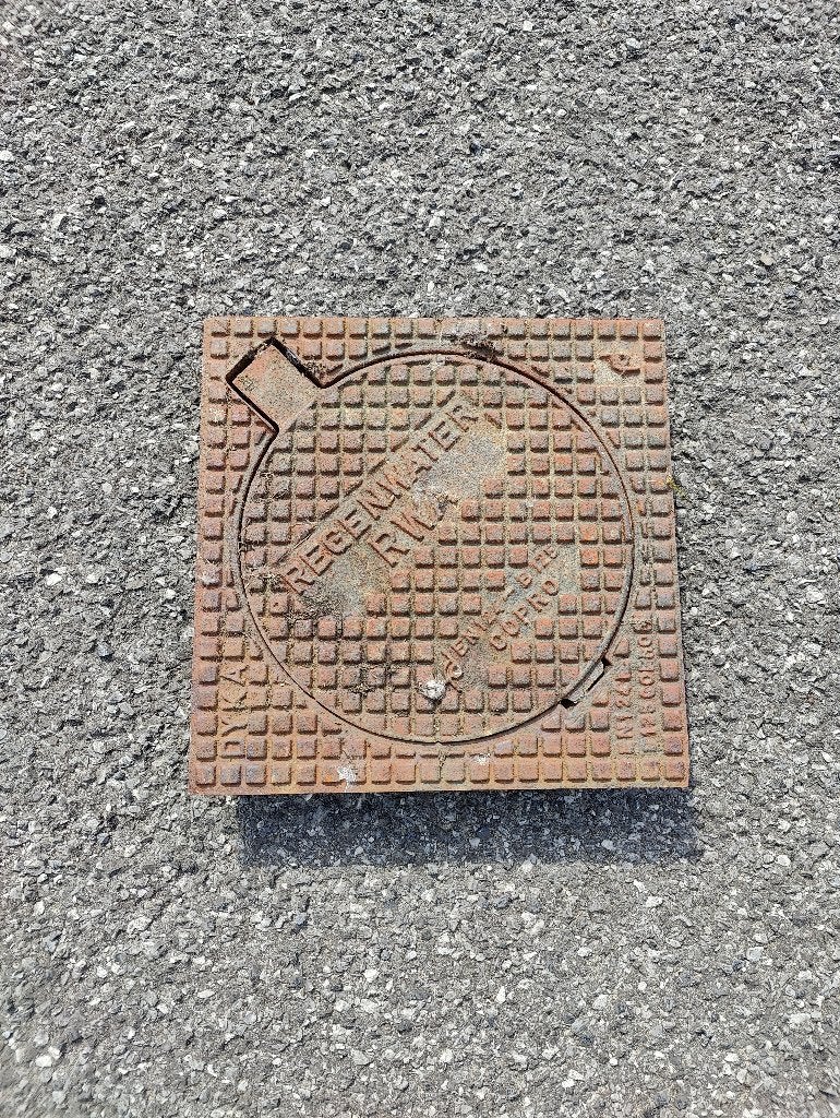 Putdeksel in gietijzer regenwater, Doe-het-zelf en Bouw, Ophalen of Verzenden, Gebruikt