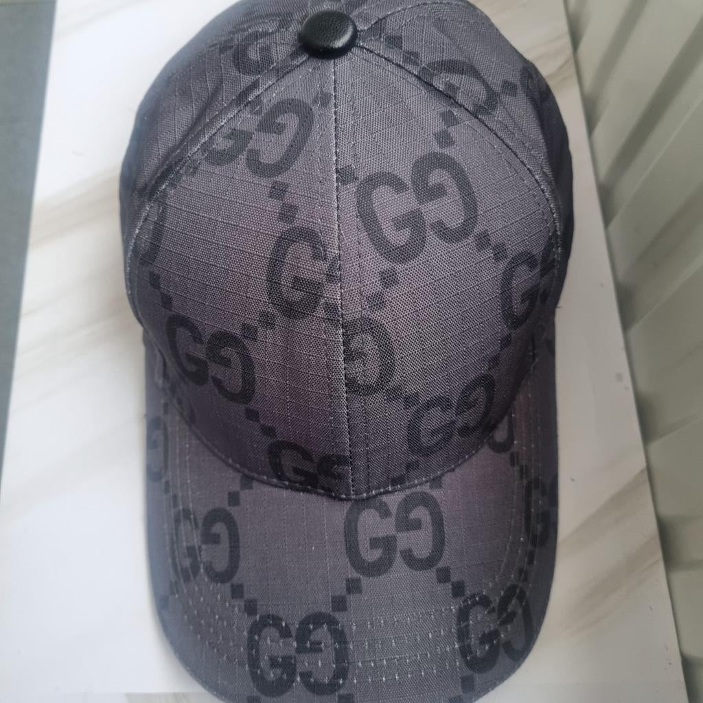 Gucci-pet, Ophalen, Pet