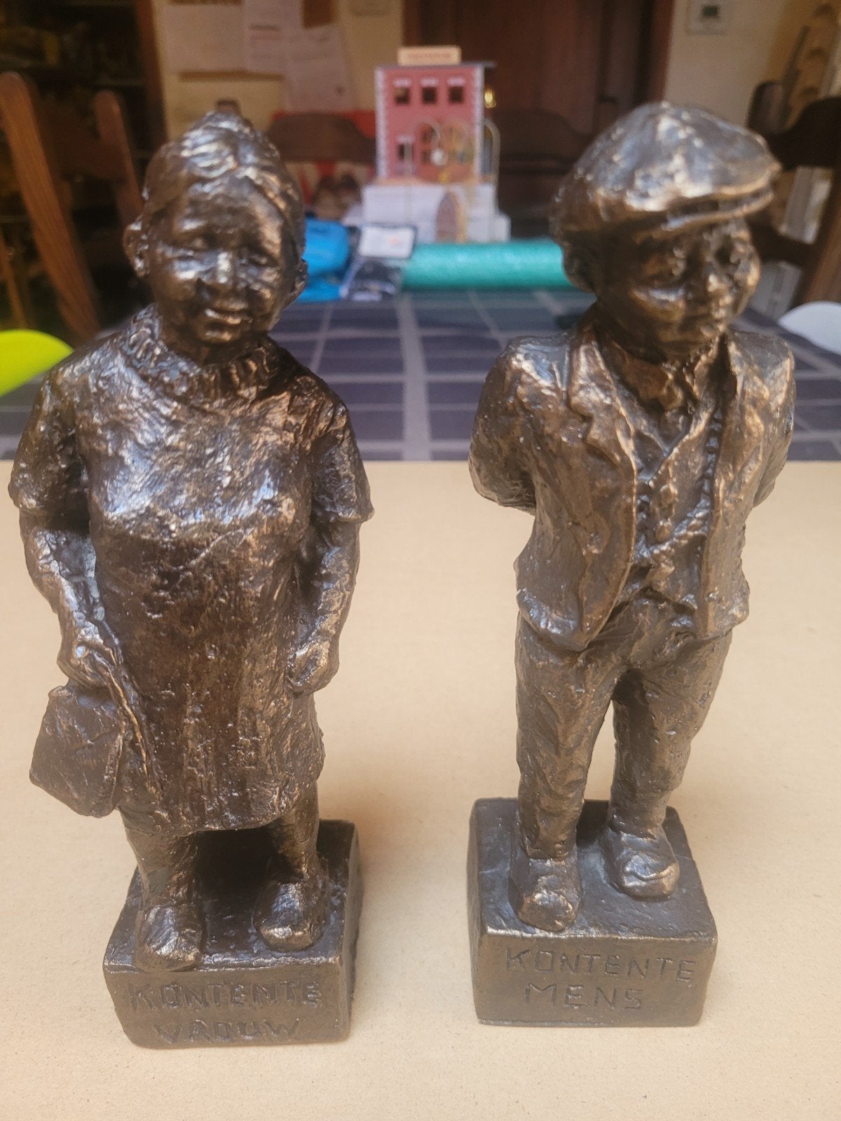 Prachtige set beeldjes:Gesigneerd door Roel Kunen ., Ophalen, 20 cm, Gesigneerd, Steen/keramiek