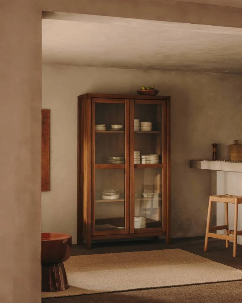 Vitrine en teck Kave Home Sashi, Maison & Meubles, Teck, 25 à 50 cm, Comme neuf, 100 à 150 cm