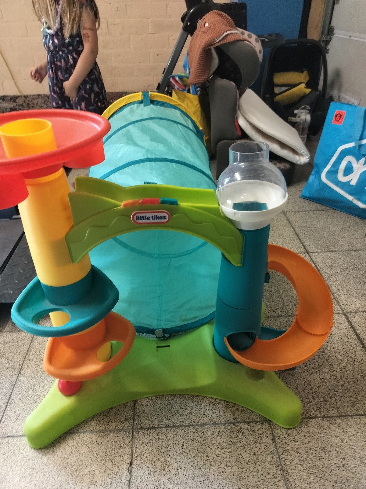 Little Tikes 2-in-1 Activiteitentunnel, Ophalen
