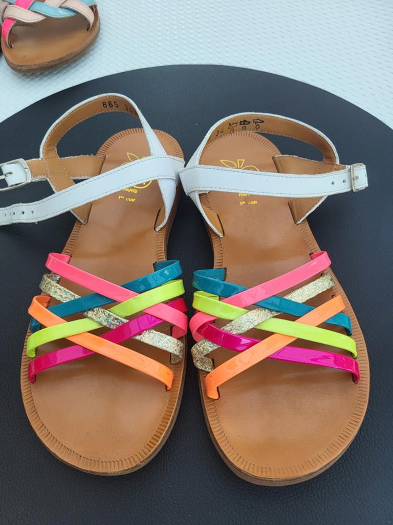 Meisjes sandalen pom d'api maat 34, Ophalen