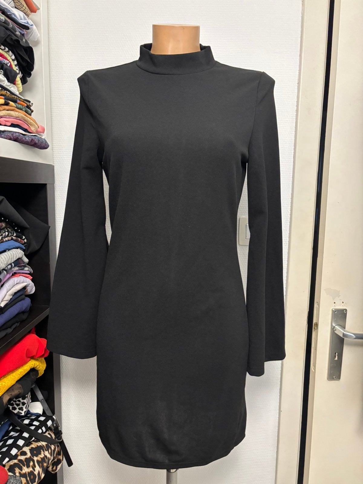 Nieuwe elegante zwarte jurk, Kleding | Dames, Ophalen of Verzenden, Nieuw, Zwart
