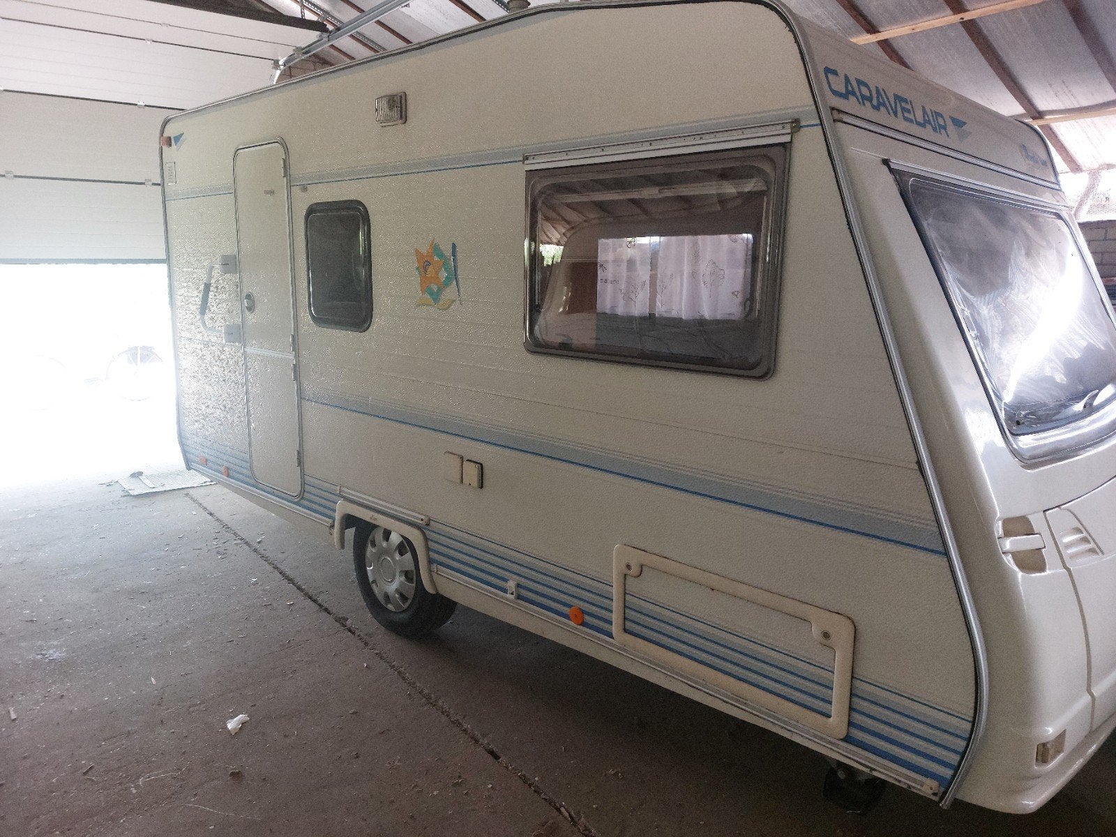 tk caravelair Bamba de luxe.bj 2000.type 440, Caravans en Kamperen, Particulier, Koelkast, Caravelair