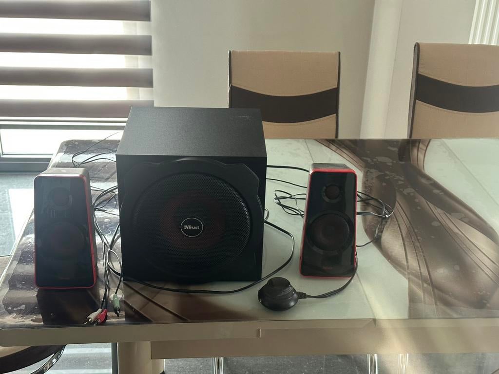 Gratis af te halen: luidsprekerset (speakers + subwoofer), Audio, Tv en Foto, Ophalen, Zo goed als nieuw