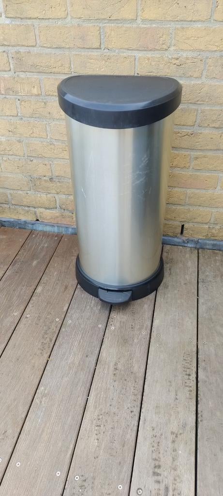 Pedaalvuilbak Curver 40 liter, Huis en Inrichting, Woonaccessoires | Prullenbakken, Ophalen, Kunststof, Gebruikt, Met pedaal