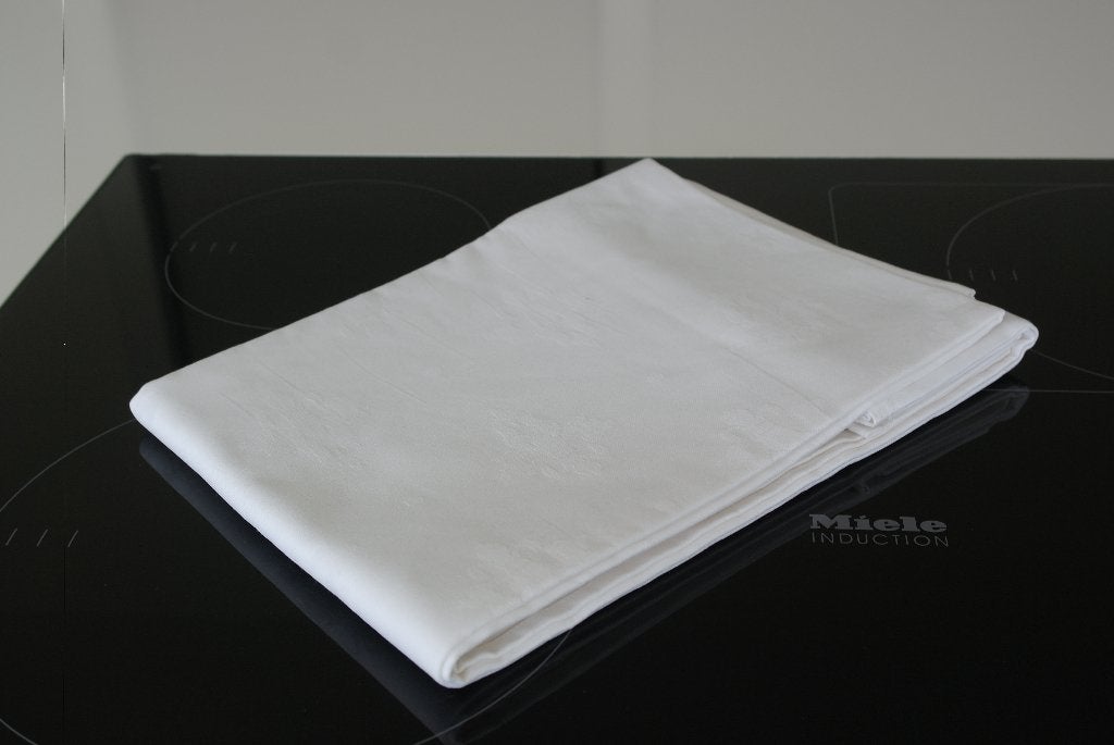 nappe blanche lys de France 1 m 68 x 1 m 42 (neuve), Maison & Meubles, Nappes, Enlèvement ou Envoi, Neuf, Intérieur