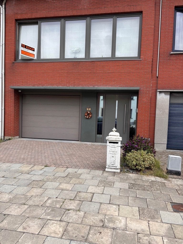 Bel etage woning met 3 slaapkamers , tuin, grote garage, Tot 200 m², Antwerpen (stad), 3 kamers, Tussenwoning