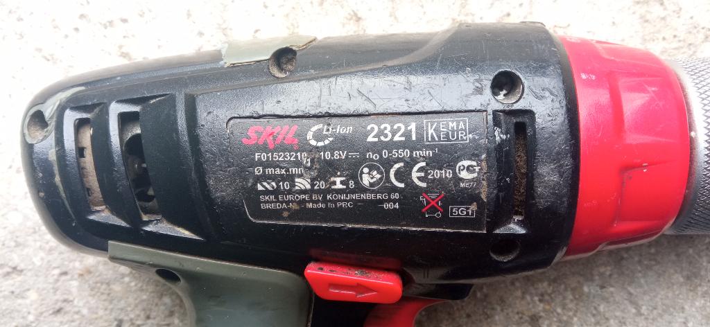 Perceuse visseuse Skil 2321 + chargeur + 2 accus, Bricolage & Construction, Enlèvement, Utilisé, Perceuse