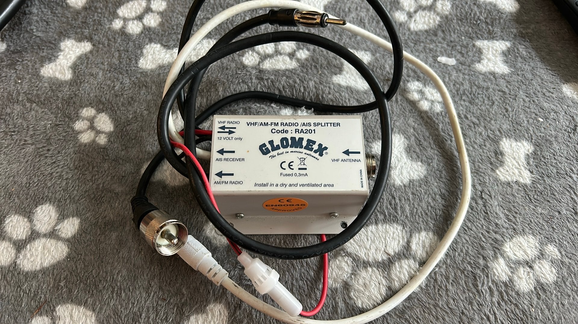 Vhf/am-fm radio / ais spliter Glomex RA201, Enlèvement ou Envoi, Comme neuf