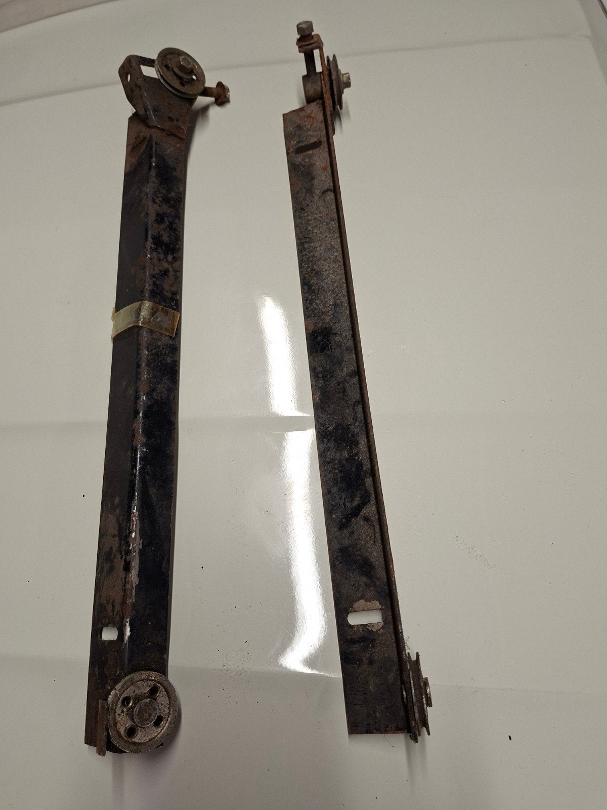 Peugeot 404 steun zijruiten links  + rechts, Ophalen of Verzenden