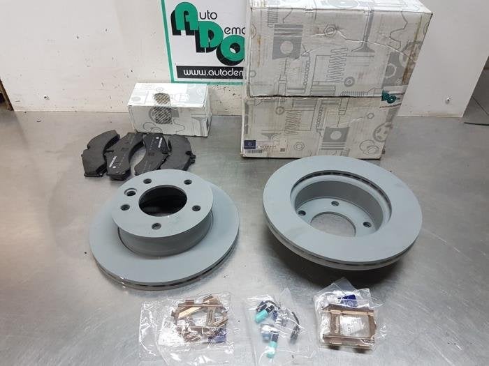 Disque + plaquette de frein avant d'un Mercedes Sprinter (Sp, Autos : Pièces & Accessoires, Freins & Transmission, Neuf, -, -
