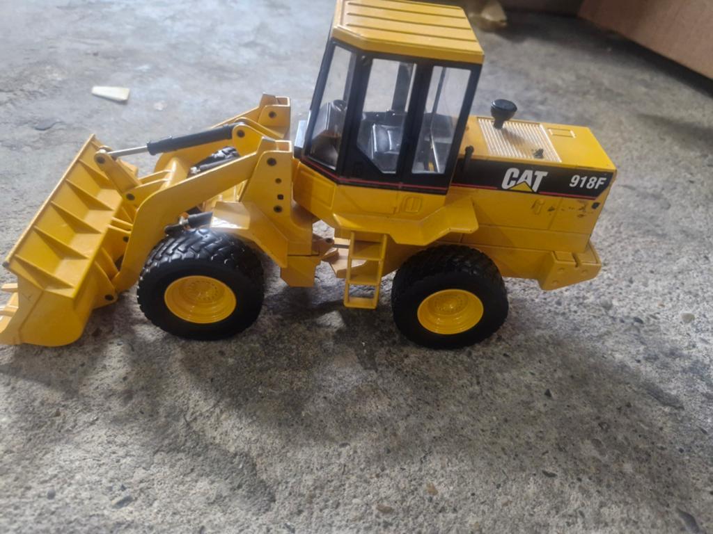 Chargeur sur pneus modèle 1/25 Caterpillar 918F très bon éta, Enlèvement, Caterpillar