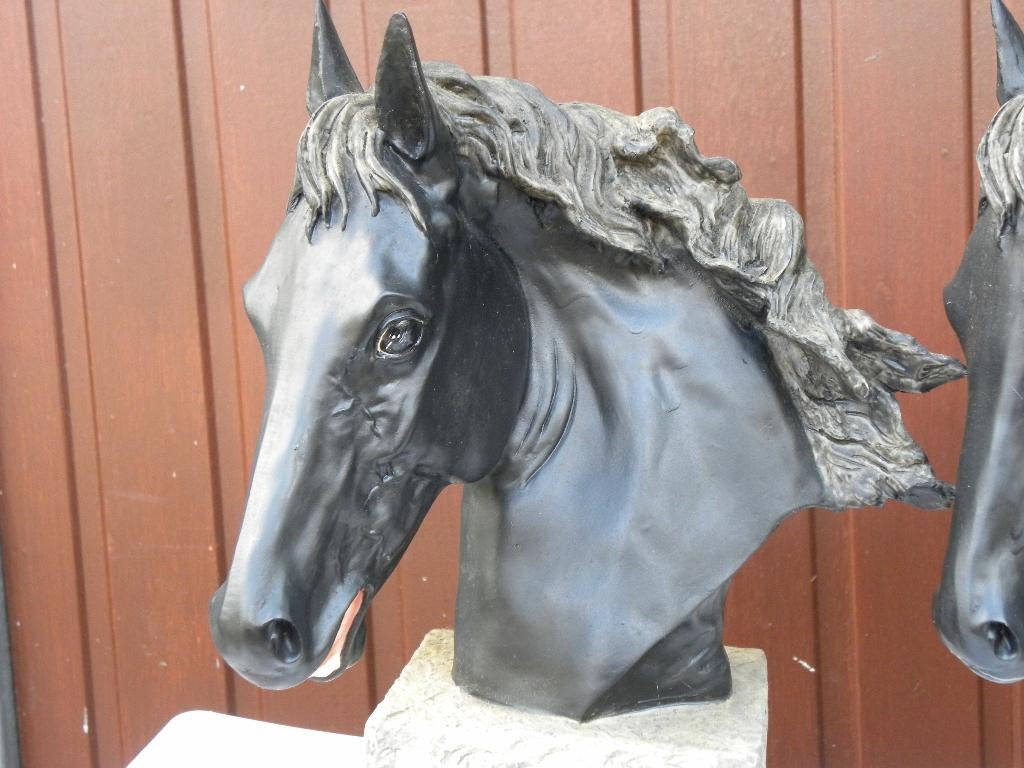 Tête de cheval Noir sur socle gris, Antiquités & Art, Antiquités | Bronze & Cuivre, Enlèvement