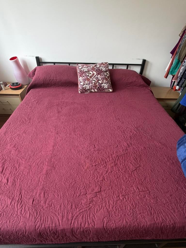 Lit et matelas  a vendre, Maison & Meubles, Enlèvement ou Envoi, Comme neuf