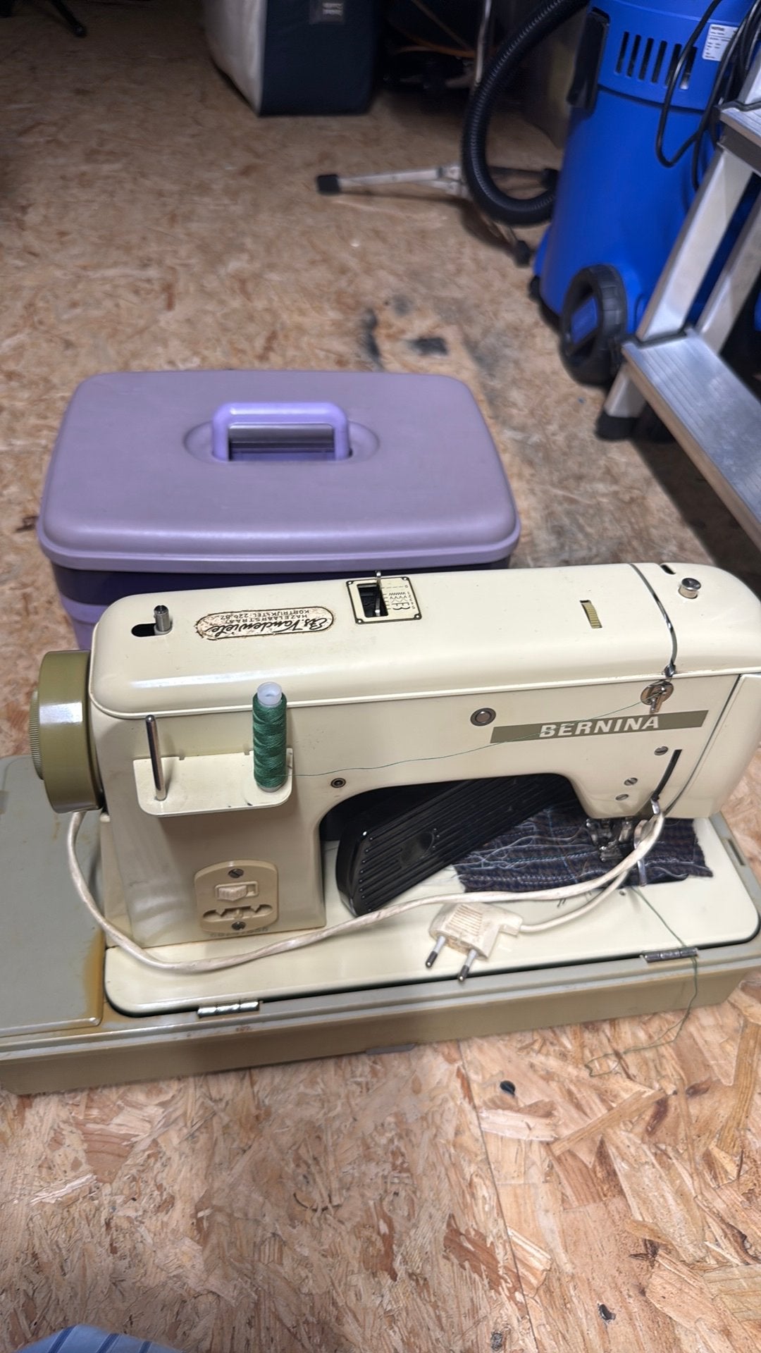 Naaimachine vintage met naaibox, Ophalen